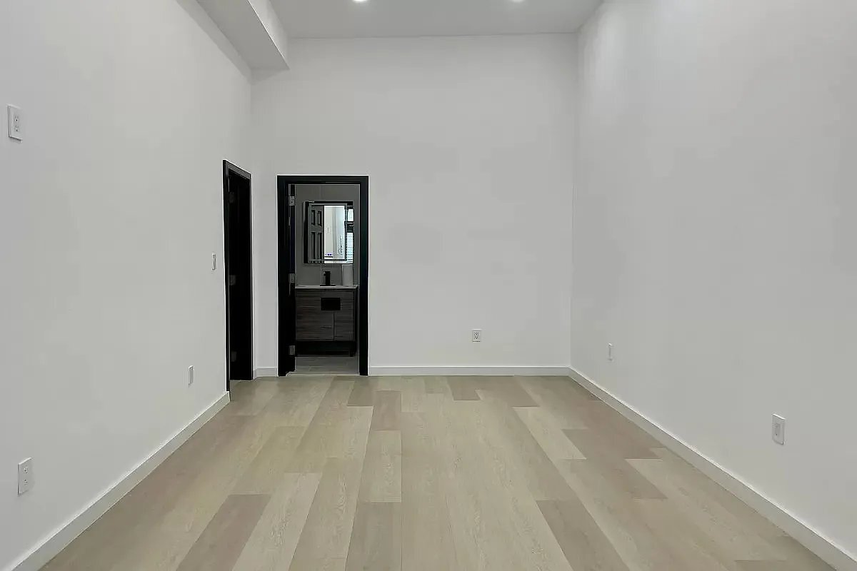 Building Photo - 202 St Nicholas Ave