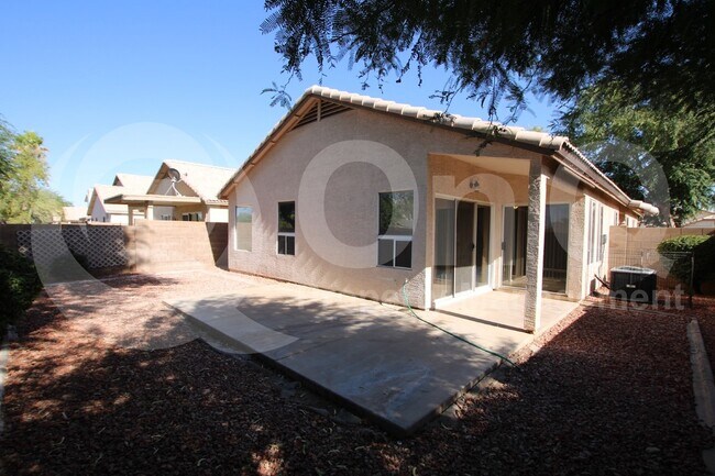 Building Photo - 142 W Smoke Tree Rd