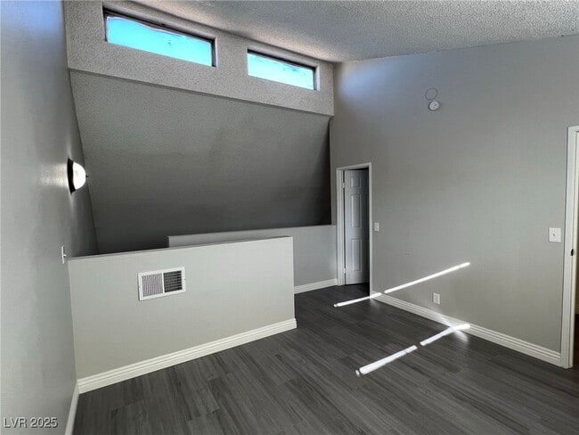 Building Photo - 5237 Garden Ln