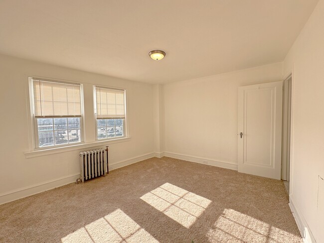 Building Photo - Marlyn Apartments