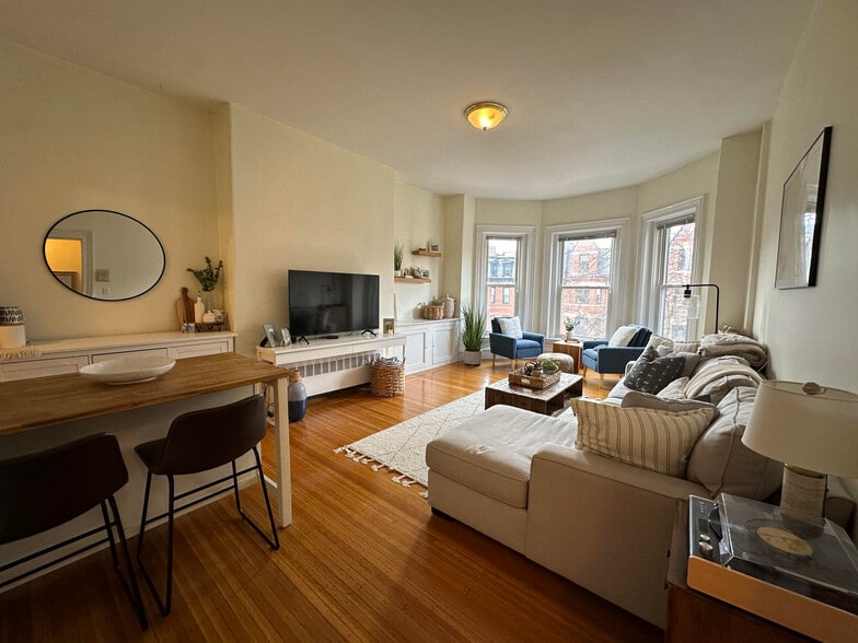 Primary Photo - 300 Marlborough St