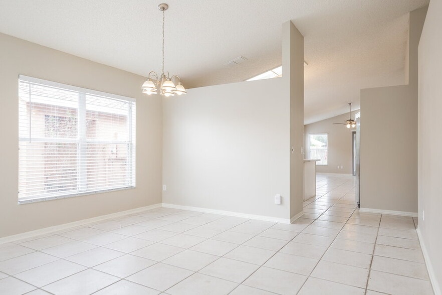 Building Photo - 15833 Pine Lily Ct