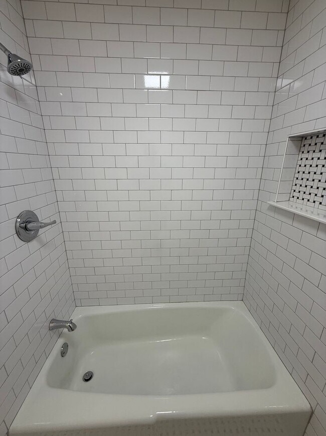 Building Photo - 185 Landor Dr