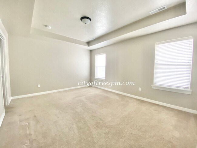 Building Photo - Beautiful Home in Quiet Neighborhood