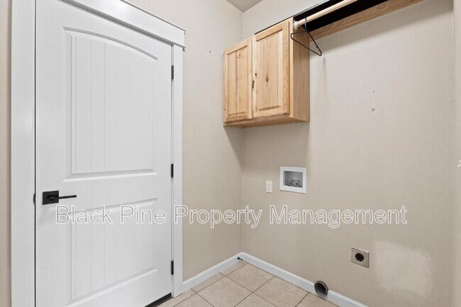 Building Photo - 1729 S Eagleson Rd