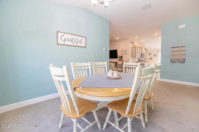 Building Photo - 814 Moment St