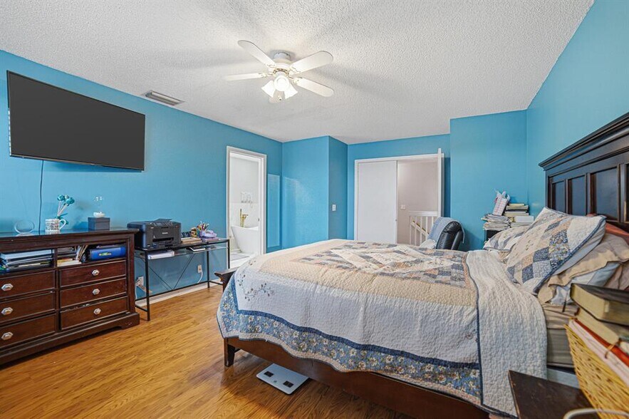 Building Photo - 6466 Buena Vista Dr