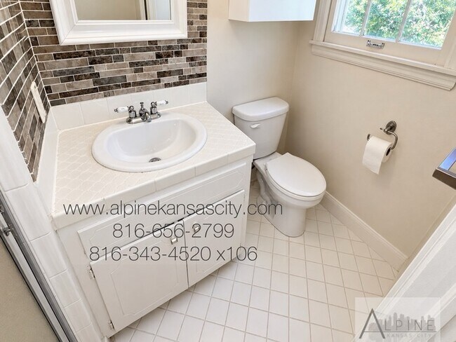 Building Photo - Beautiful Split Level, 5 TRUE Bedrooms!