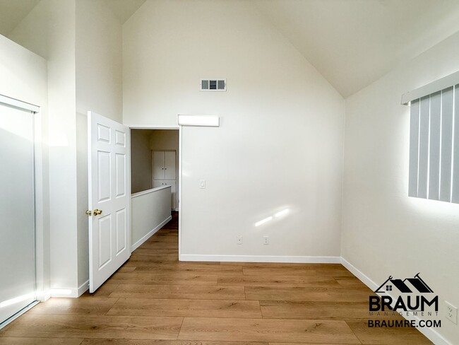 Building Photo - 14249 Friar St