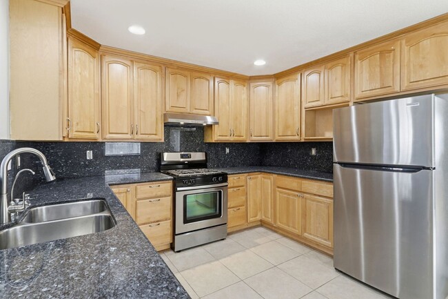 Building Photo - Stylish and Spacious Milpitas Home with Large Deck and Backyard