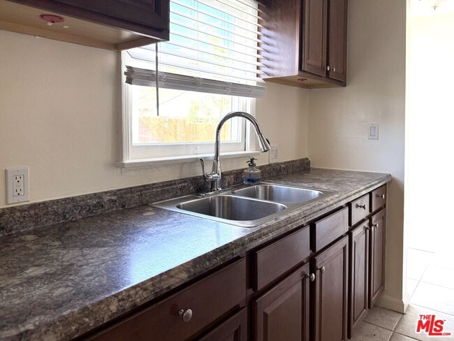 Building Photo - 11527 Albers St