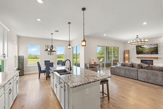 Building Photo - 9586 Meadow Hunt Way