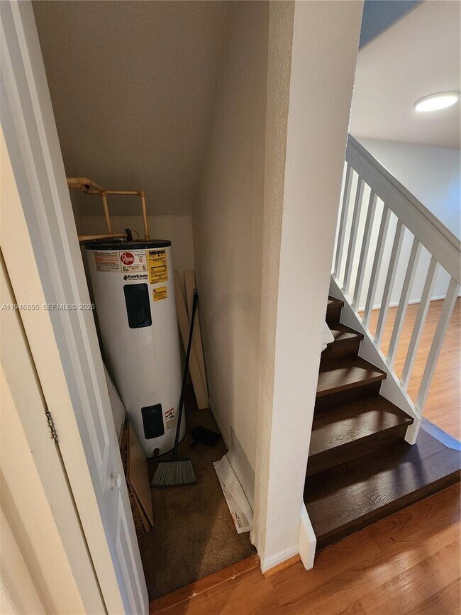 Building Photo - 2762 SW 85th Ave