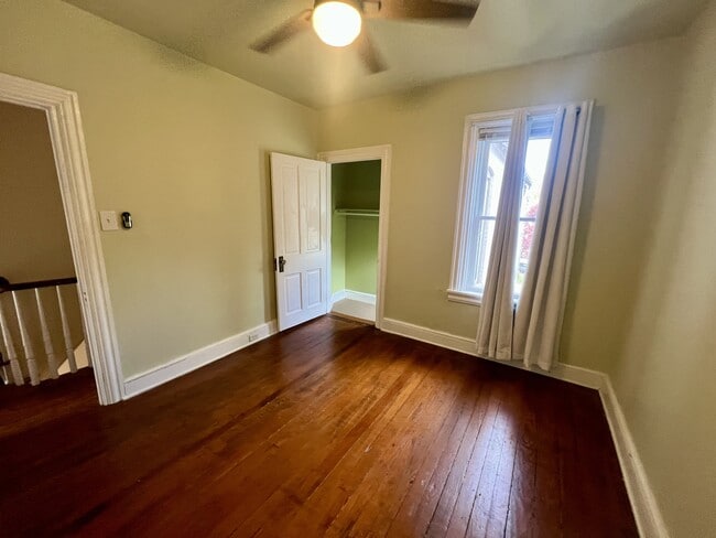 Building Photo - 533 W Walnut St