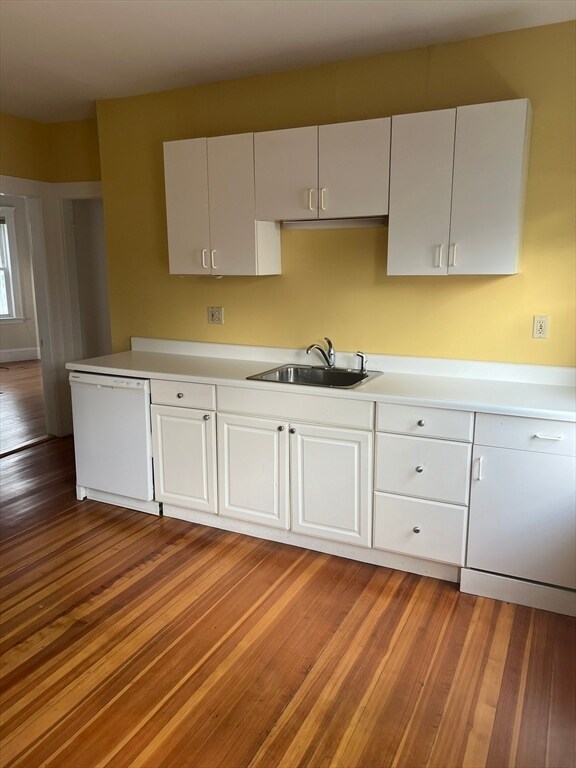 Building Photo - 111 E Elm Ave