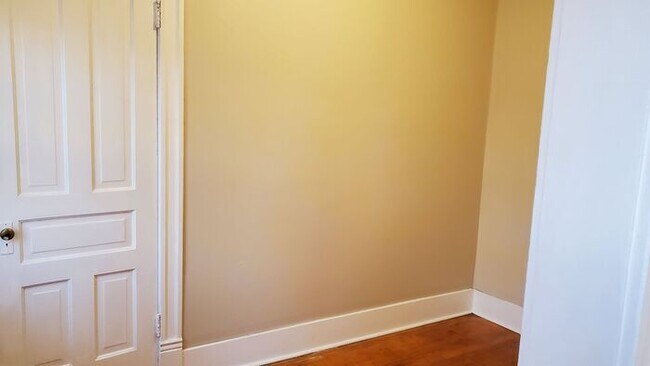 Building Photo - Remodeled Riverwest 3 Bedroom + Office Upp...