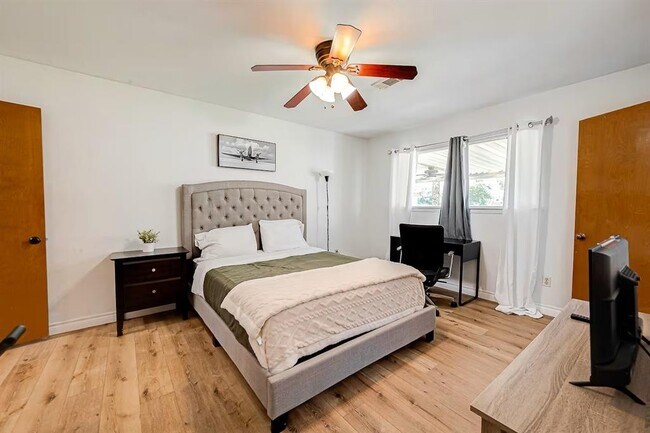 Building Photo - 9654 Meadowland Dr