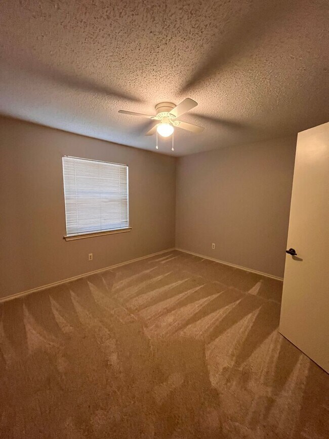 Building Photo - 4 Bedroom 2 Bath 2 Car Garage in Arlington - Excellent Location