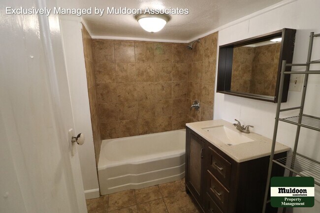 Building Photo - Recently Renovated Home!!