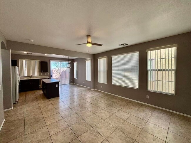 Building Photo - 2376 Summer Home St