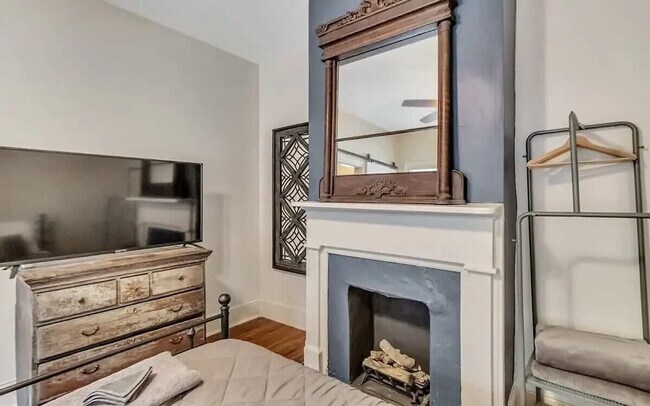 Building Photo - 515 E Huntingdon St