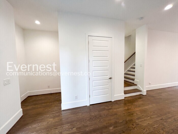 Building Photo - 1099 Briar Cove Cir