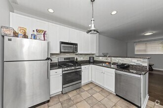 Building Photo - 2 bedroom in Chicago IL 60660