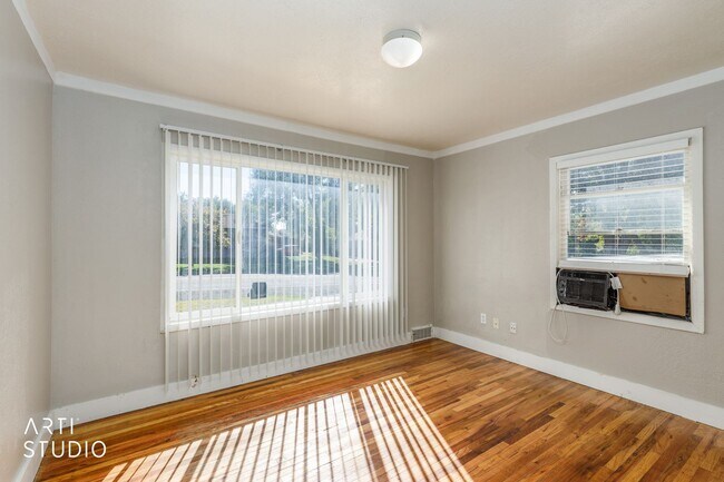 Building Photo - 28th Duplex