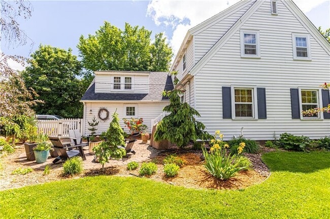 Building Photo - Stunning 4-Bedroom Home with Attached Garage and Fenced Yard