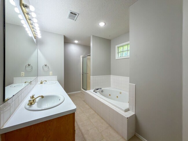 Building Photo - 6409 Fallstone Rd
