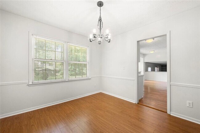 Building Photo - 4000 Pinehurst Pl