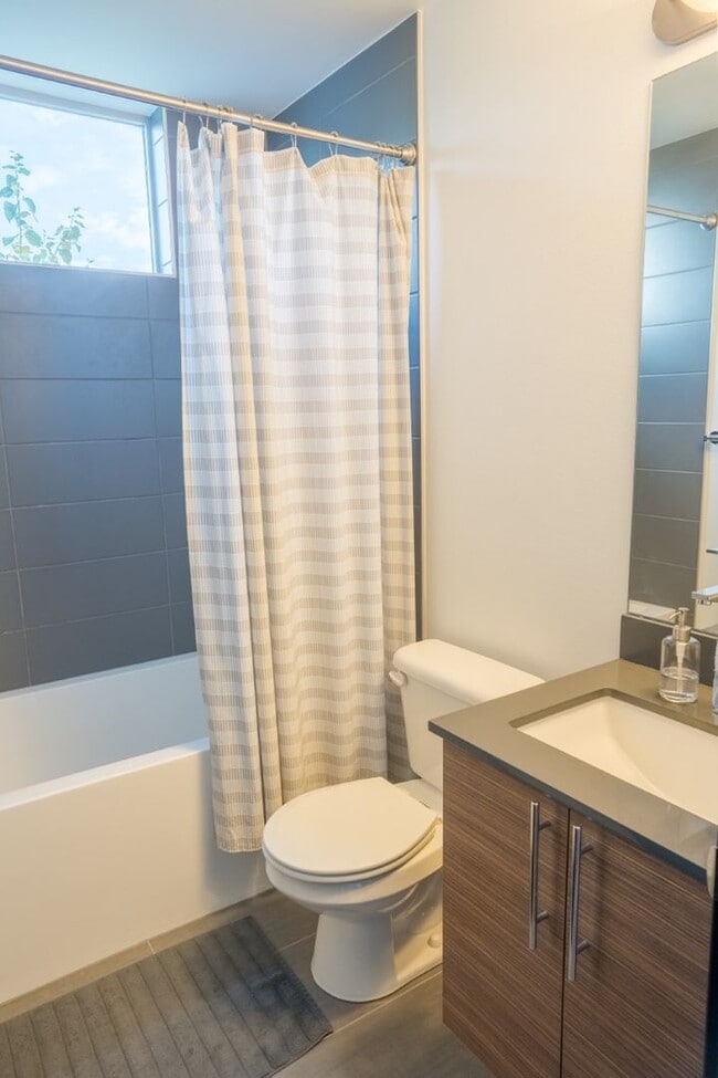 Building Photo - 3Bd/3.25Ba Seattle