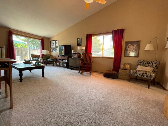 Building Photo - 3-Bedroom Home in Beaverton!