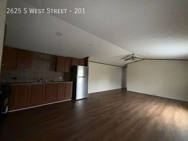 Building Photo - 2625 S West St