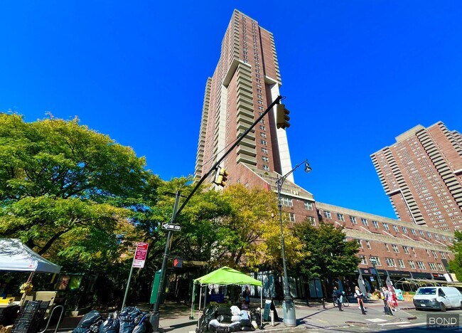 Primary Photo - 310 Greenwich St
