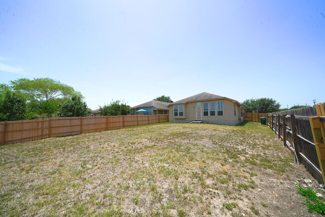 Building Photo - Great One-Story Home Near Lackland AFB Now...