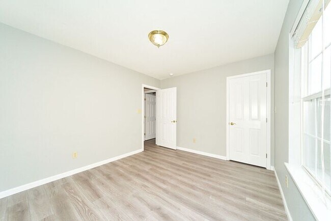 Building Photo - Newly Renovated 3 Bedroom Home in Avon Schools!