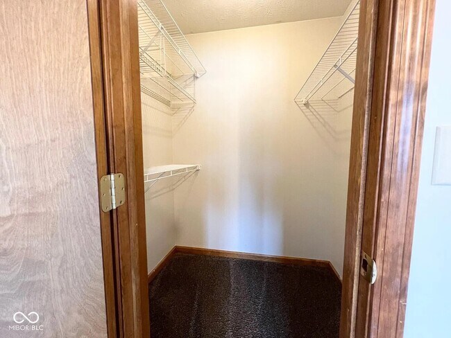 Building Photo - 731 W Gaston Dr