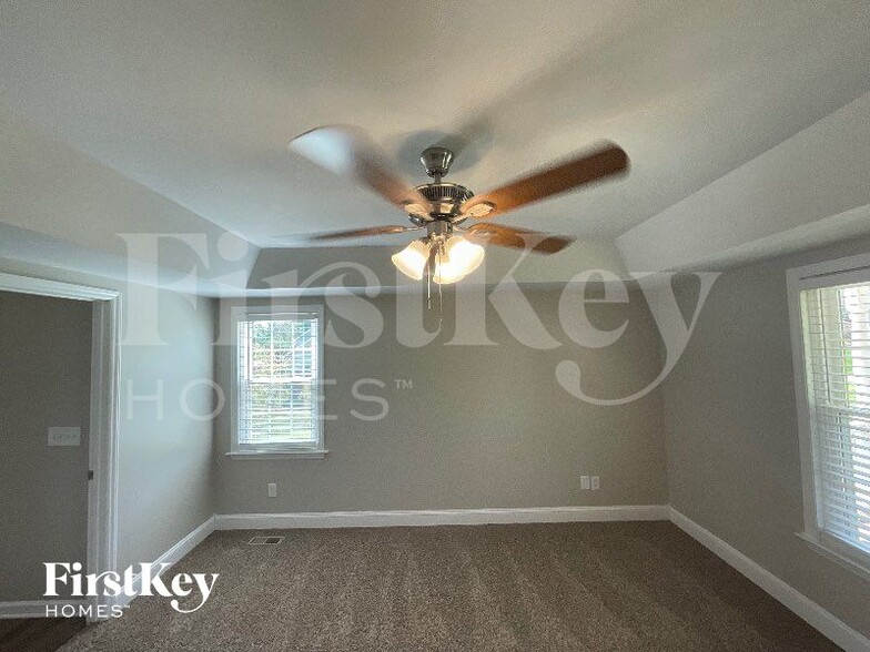 Building Photo - 128 N High Field Rd