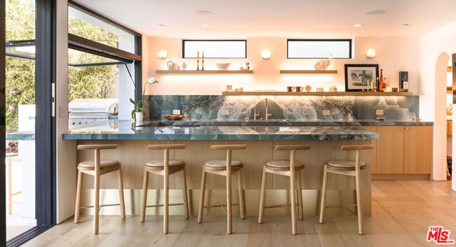 Building Photo - 606 N Ardmore Ave