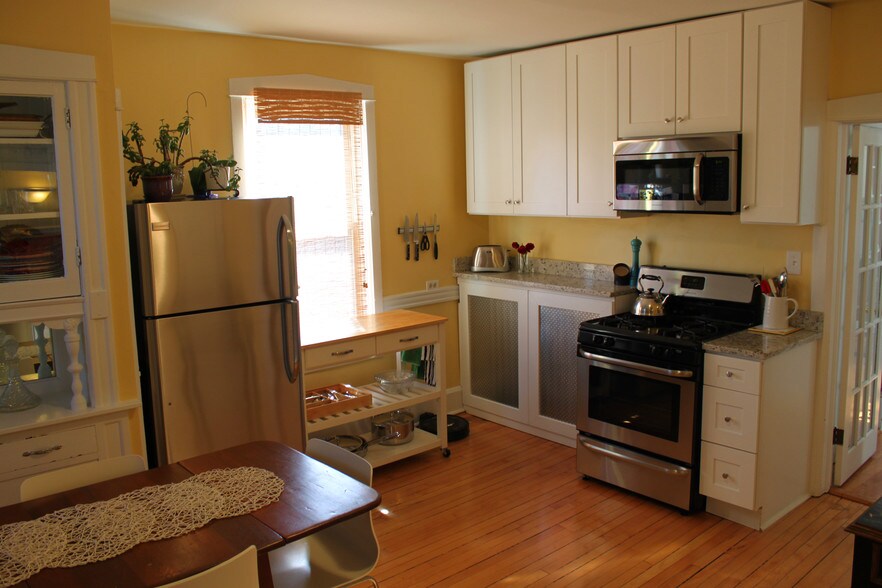 Building Photo - 4903 N Hoyne Ave