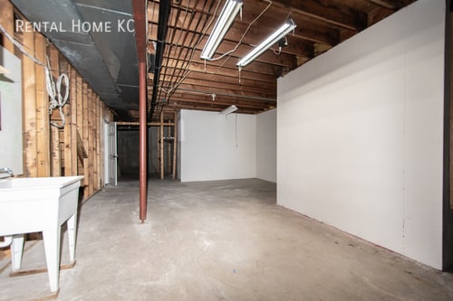 Building Photo - Large 1.5 Story luxury home on 2.5 acres  ...