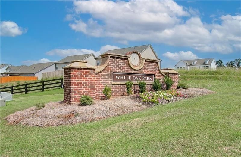 Building Photo - 4599 Silver Oak Dr SW