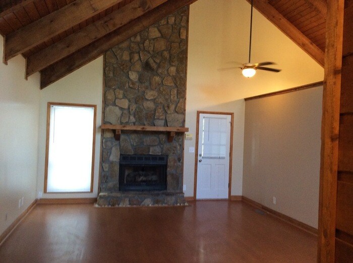 Building Photo - 4944 Tremont Dr NE