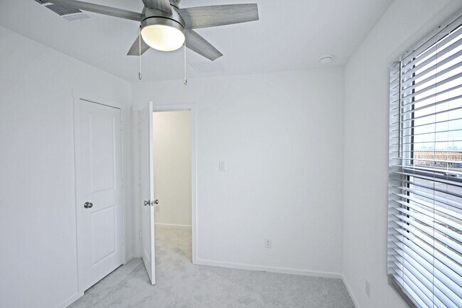 Building Photo - 7530 India Star