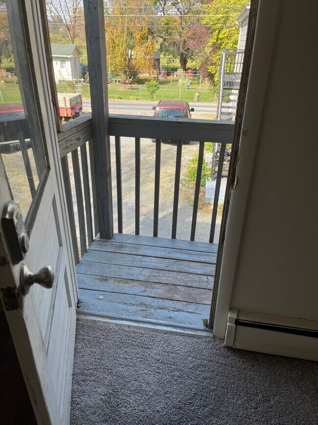 Building Photo - 127 &amp; 127 1/2 N Penn St