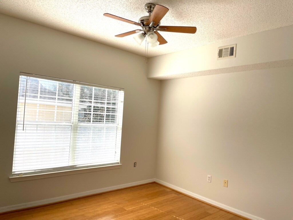 Building Photo - 1501 Partin Dr N