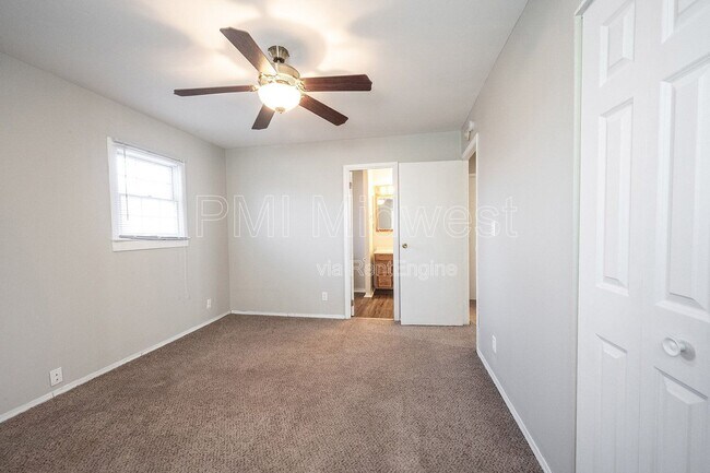 Building Photo - 8830 E 35th St