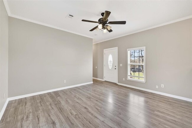 Building Photo - 130 Leaning Oaks Cir