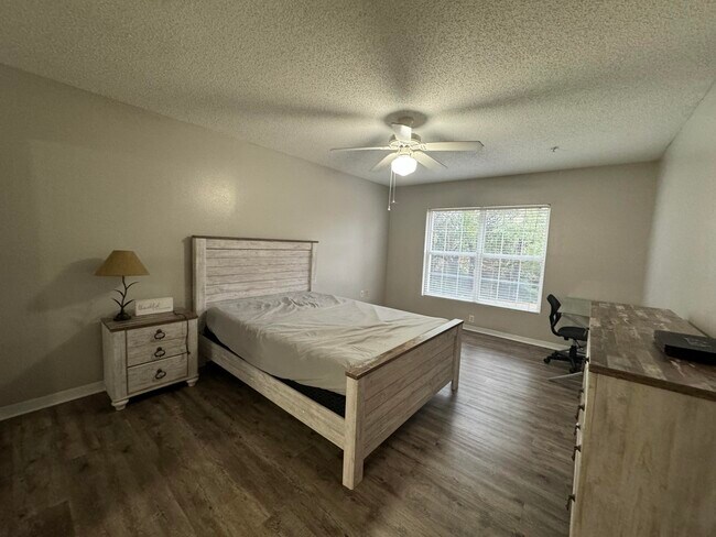 Building Photo - 4276 Calinda Ln